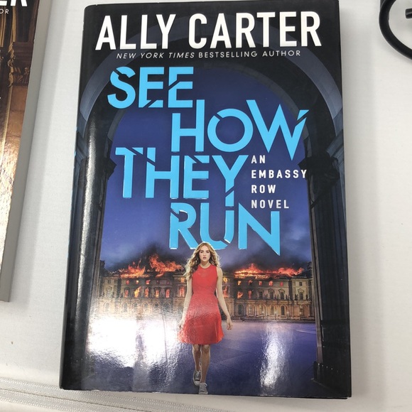 NYT Bestselling Author Ally Carter Take the Key & Lock Her Up & See How They Run - Picture 5 of 7